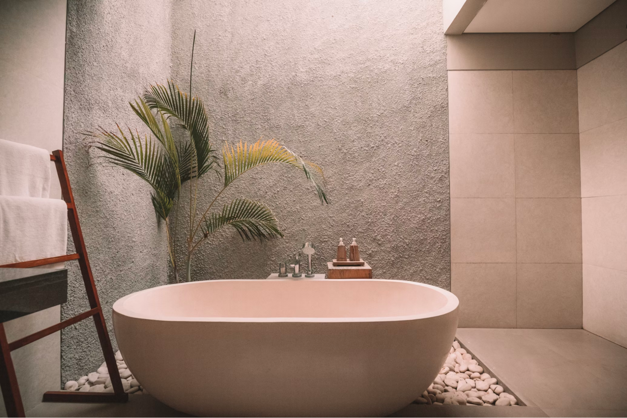 Stone bathtub